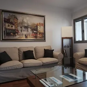 Gran Piso En Zona Comercial Apartment